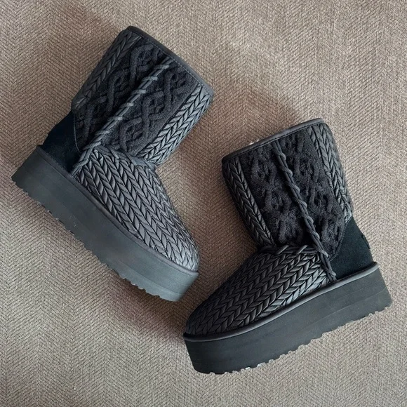 UGG Classic Short Villa Knit Platform Boot - Picture 13 of 15